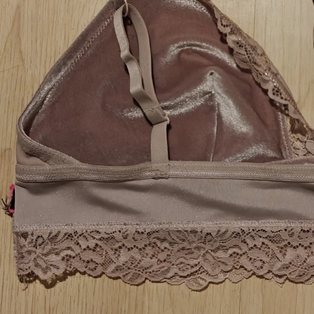 La Senza Bundle - 2 Lace & Velvet Bralettes; Pale Pink & Black. - Picture 7 of 7